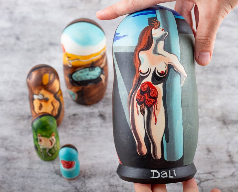 Matryoshka Nesting dolls 7 inch Salvador Dali Russian dolls Stacking dolls - ของวางตกแต่ง - ไม้ 