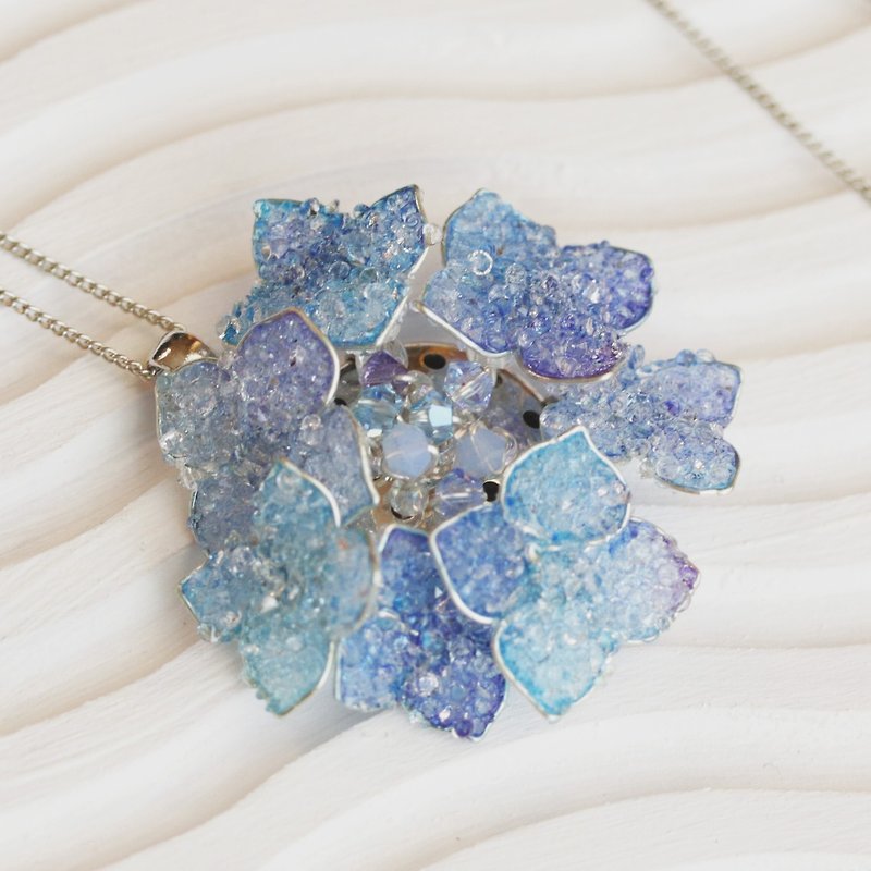 Glistening Hydrangea Dreams Necklace【blue gradation】 - Necklaces - Other Materials Blue