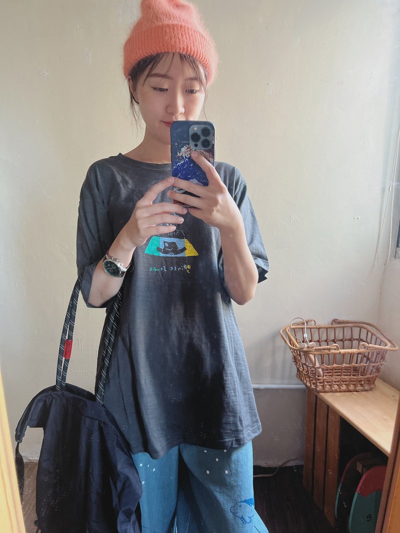 灰黑純棉隨性夏日手工印花短袖上衣 t-shirt 中性款 - 女 T 恤 - 棉．麻 黑色