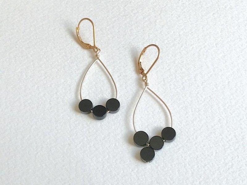 【14kgf】think（pierced earrings） - Earrings & Clip-ons - Gemstone Black