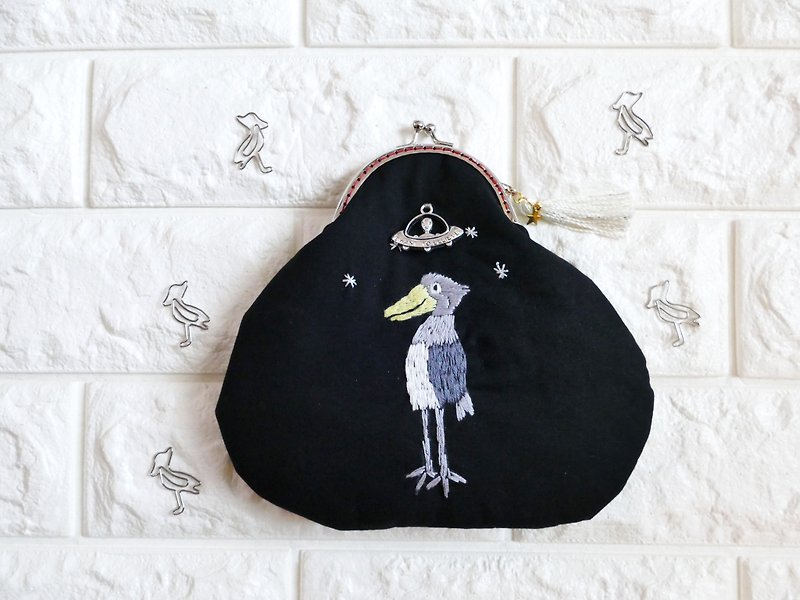 Shoebill taken to an embroidered UFO - กระเป๋าเครื่องสำอาง - ผ้าฝ้าย/ผ้าลินิน สีดำ