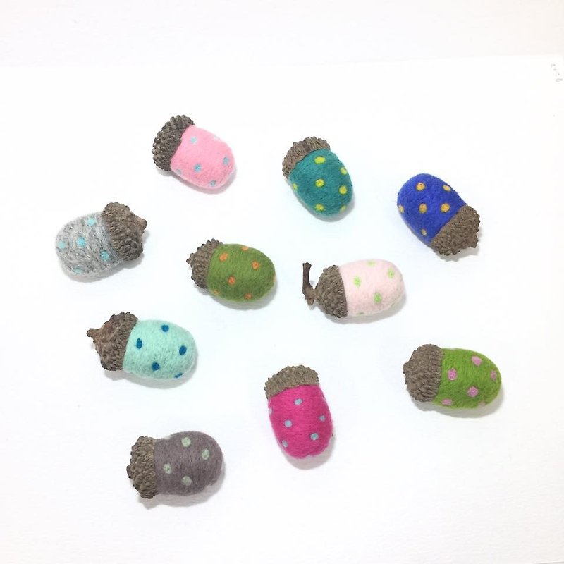 Colorful pine cones wool felt pins - Brooches - Wool Pink