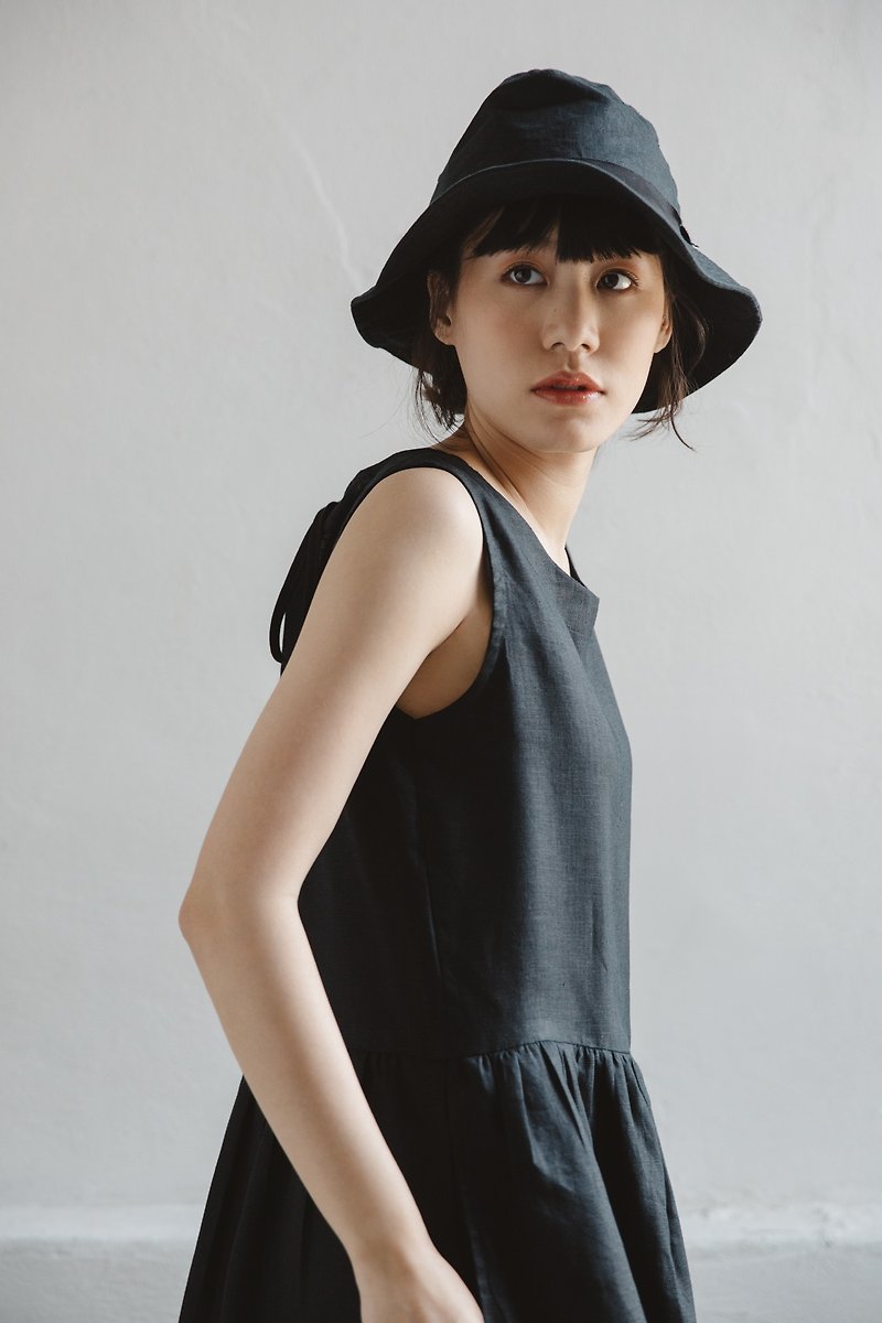 【Off-Season Sales】Linen Camisole dress with open back in Black - 連身裙 - 棉．麻 黑色