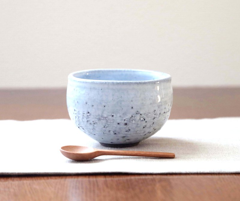 Only hot water with black granite and milky glaze - ถ้วยชาม - ดินเผา ขาว