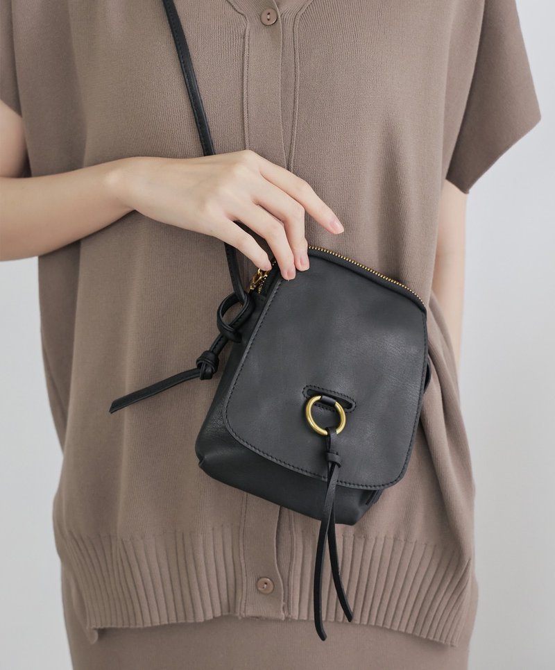 Simple Round Casual Leather One Shoulder Crossbody Bag Side Backpack Black - กระเป๋าแมสเซนเจอร์ - หนังแท้ สีดำ