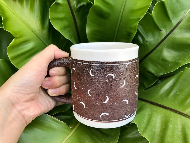 Hand-drawn blank text and engraved series. Crescent Moon Mug 400c.c - Mugs - Pottery Brown