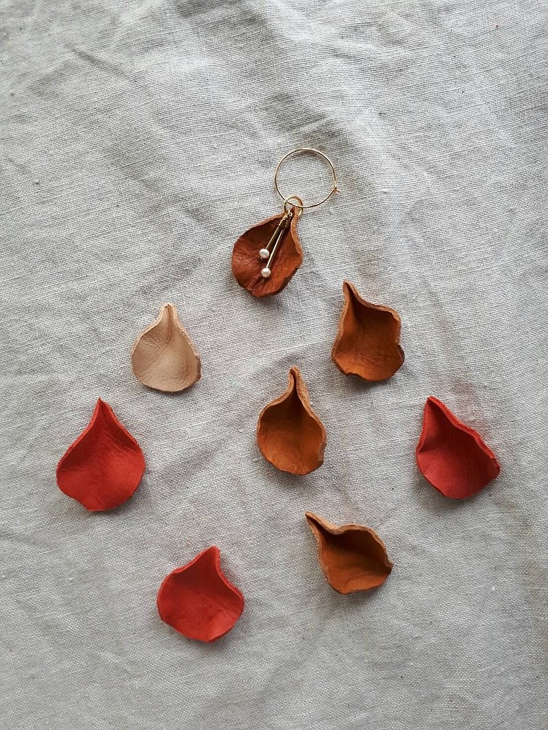 _ Dew flowers pearl earrings Bronze leather - Earrings & Clip-ons - Genuine Leather Red
