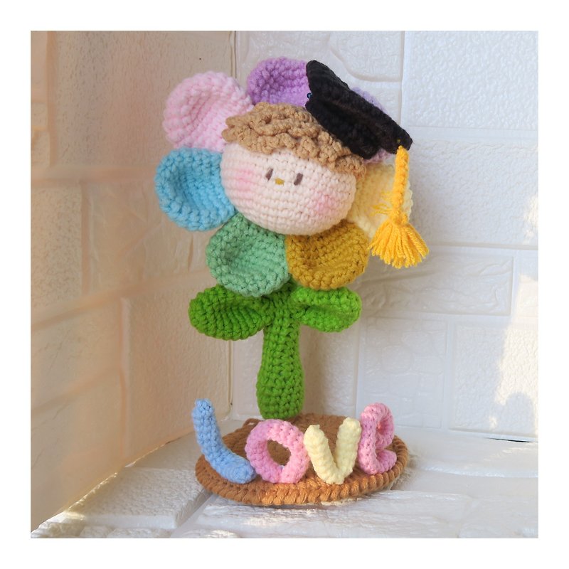 Crocheted cute graduation flower fairy mobile phone holder~~can be customized~~ - ของวางตกแต่ง - ผ้าฝ้าย/ผ้าลินิน หลากหลายสี