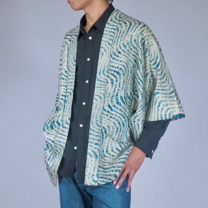 【日本製】Shibori tie dye silk Haori, auspicious pattern, unisex Haori, gift - Women's Casual & Functional Jackets - Silk Blue