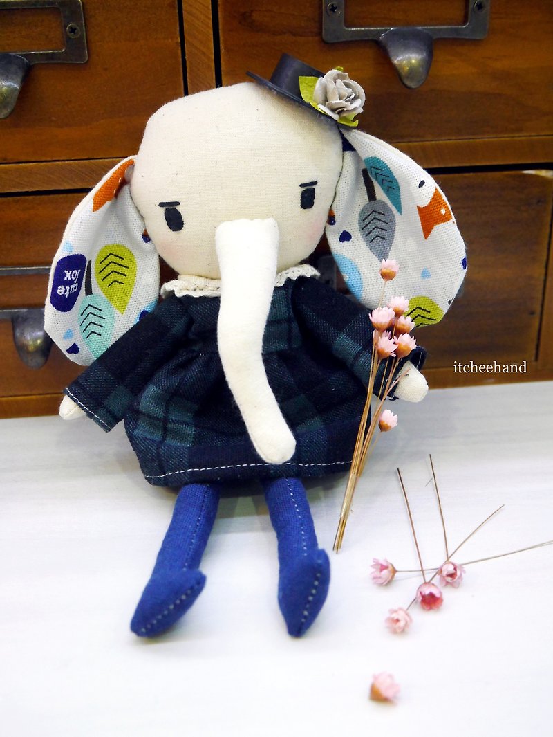 Handmade Elephant Doll- Cute Elly with Western-style hat - 公仔模型 - 棉．麻 