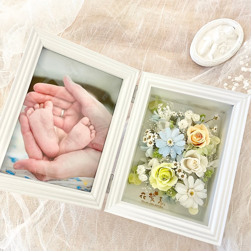 Preserved Flower Folding Photo Frame | Newborn Gift/House-entry Ceremony/Anniversary - ของวางตกแต่ง - พืช/ดอกไม้ หลากหลายสี