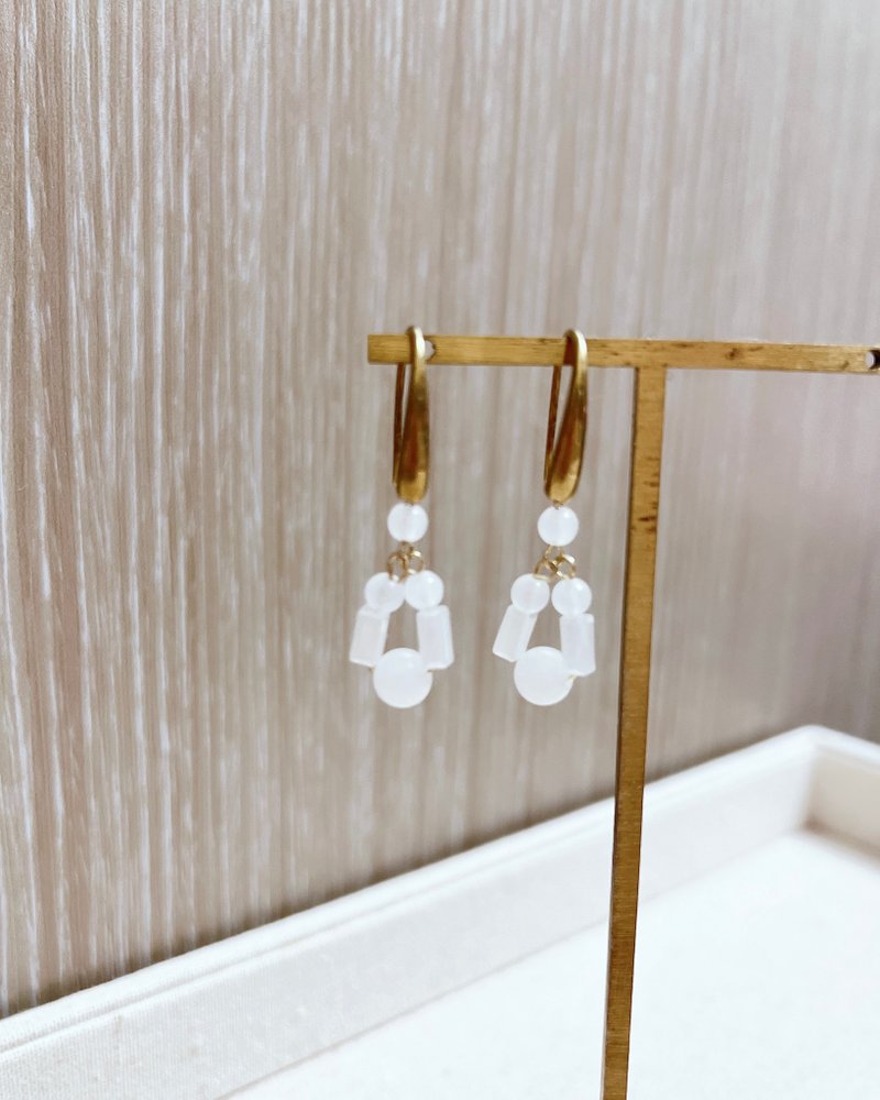 Fake boss lady Kingboss classic white chalcedony crystal earrings 2022016 - ต่างหู - เครื่องเพชรพลอย ขาว