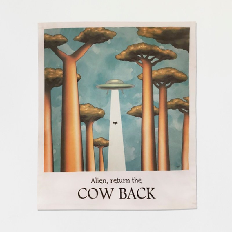 COW BACK // Alien returns my cow // hanging cloth - โปสเตอร์ - ผ้าฝ้าย/ผ้าลินิน ขาว