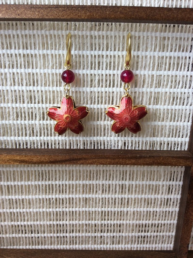 Meow ~ handmade cloisonne earrings cherry / red - ต่างหู - โลหะ สีแดง