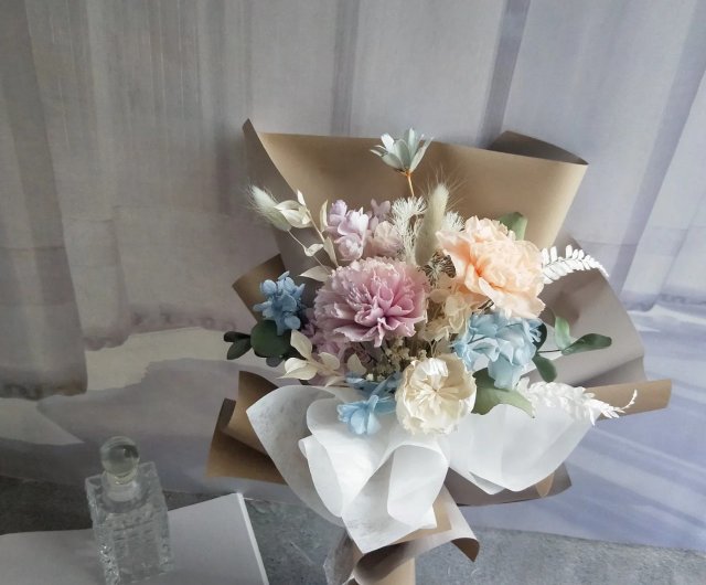 Korean bouquet-single carnation bouquet Immortal graduation bouquet  Valentine's Day - Shop flowerdays Dried Flowers & Bouquets - Pinkoi