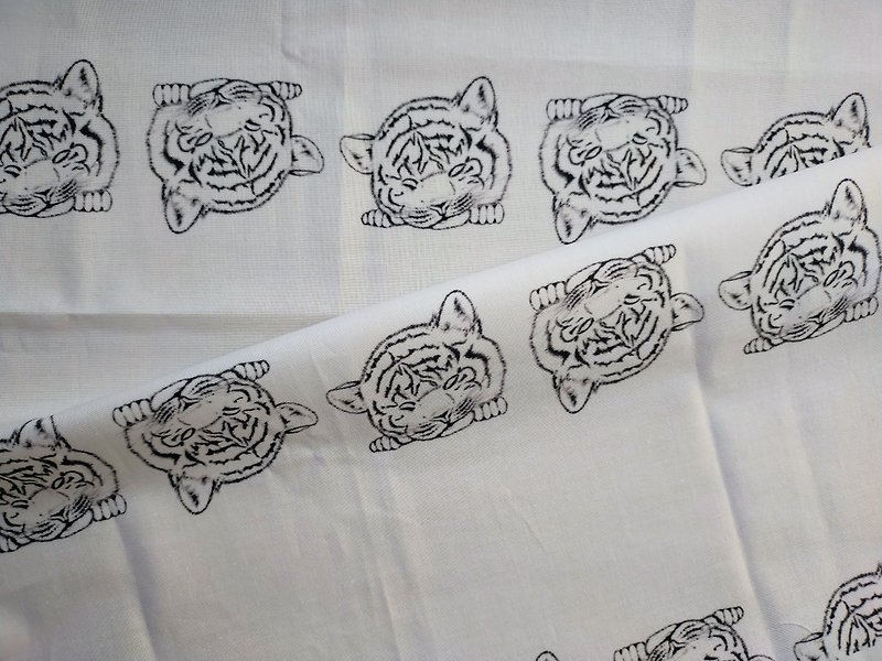 Fabric / tiger pattern / 110cm×100cm~ - อื่นๆ - ผ้าฝ้าย/ผ้าลินิน 