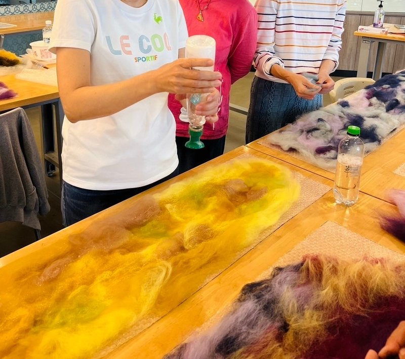 台北。中山/南京松江兩站間。耶誕羊毛氈濕氈圍巾課程。2小時 - 編織/羊毛氈/布藝 - 羊毛 