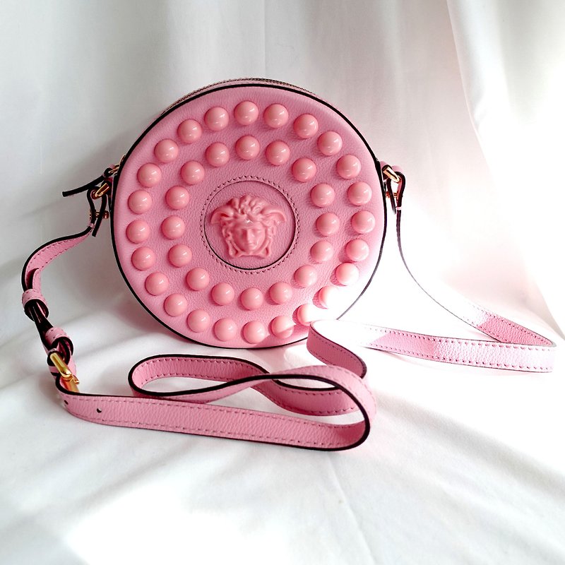 VERSACE pink genuine leather ball beads glue pot nails with sculpture Medusa head round cross-body bag handbag - กระเป๋าถือ - หนังแท้ สึชมพู
