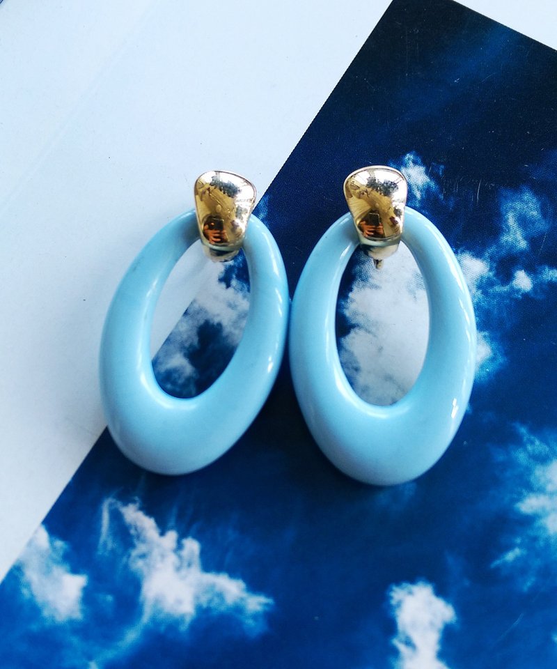 Vintage Jewelry 西洋古董飾品 普普 淺藍 簡約橢圓環圈 夾式耳環 - 耳環/耳夾/耳骨夾 - 其他材質 金色