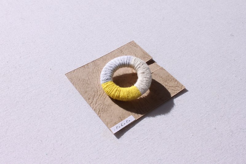 [Small] Border round brooch - Brooches - Cotton & Hemp Yellow