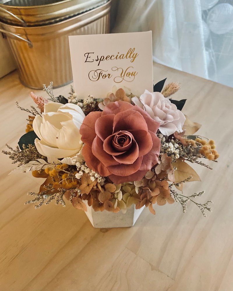 Mother's Day Teacher Appreciation Graduation Bouquet Exquisite Flower Gift Brick Red-Orange Everlasting Rose Immortal Flower Hydrangea Small Table - Dried Flowers & Bouquets - Plants & Flowers Gold