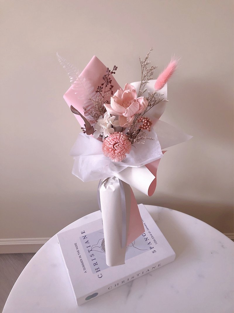 Stay - Sola Dried Bouquet Valentine's Day Gift Box Customized Gift - จัดดอกไม้/ต้นไม้ - พืช/ดอกไม้ สึชมพู