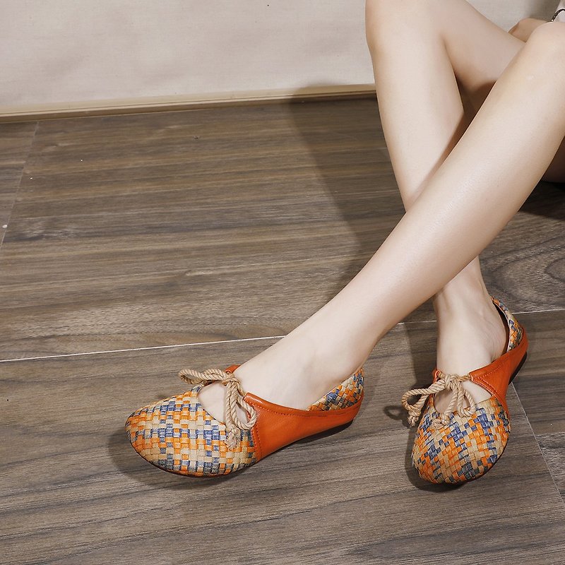 Personalized woven color matching design soft retro flat women's shoes - รองเท้าบัลเลต์ - หนังแท้ หลากหลายสี