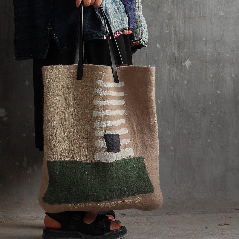[Ke Ren] Original handmade bag custom felt bag wool felt bag shoulder portable retro bag four seasons all-match - กระเป๋าถือ - ขนแกะ 