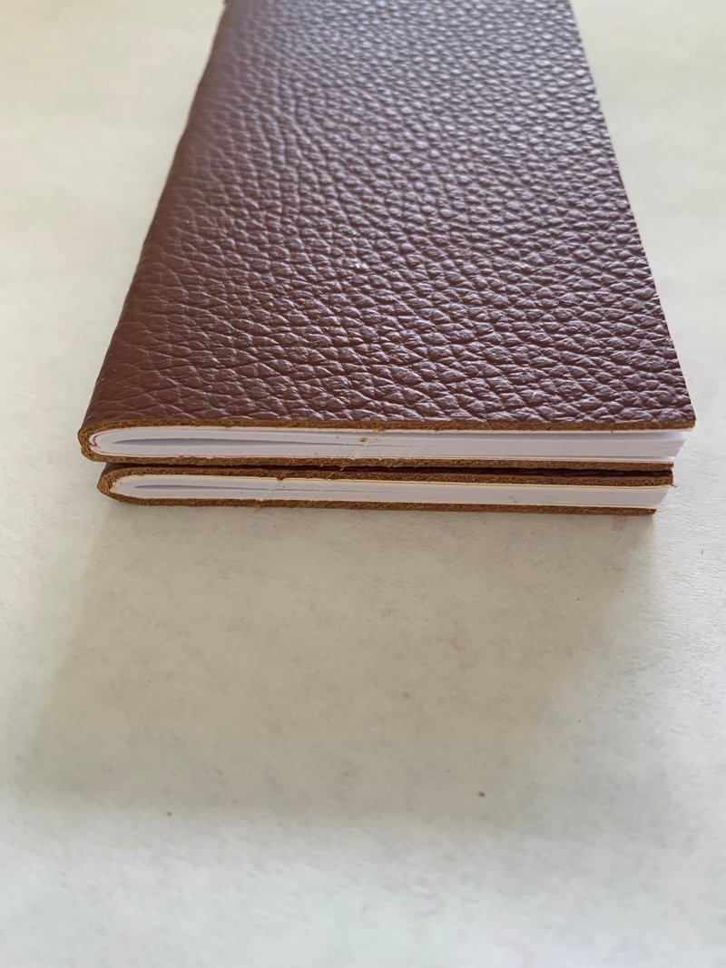 Exquisite Handmade Notebook Set of 2 Leather Cover Hand-Sewn Design 60 Pages - สมุดบันทึก/สมุดปฏิทิน - กระดาษ สีนำ้ตาล