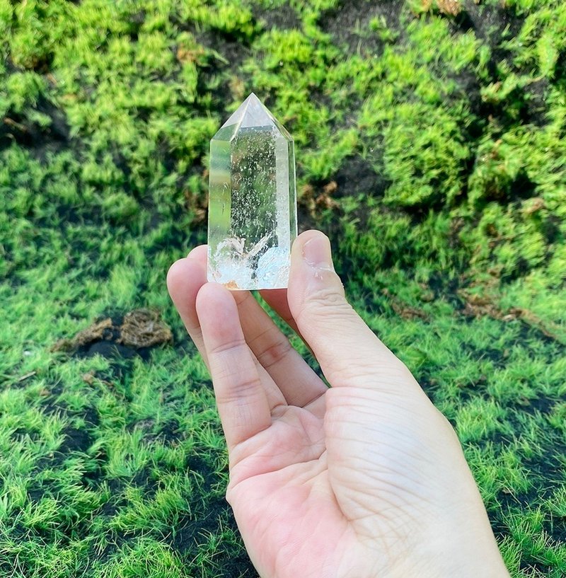 天然彩虹白水晶柱共生紅膠花 開運淨化 風水 辦公室擺件 快速出貨 - 擺飾/家飾品 - 水晶 白色