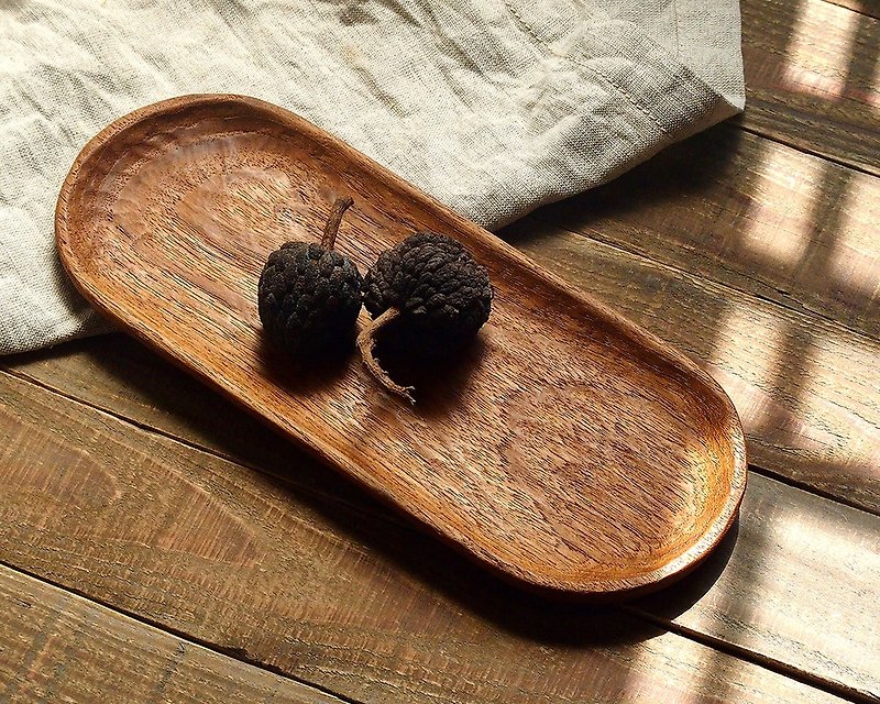 Qing system. Hand-made wooden round long plate-teak - จานเล็ก - ไม้ สีนำ้ตาล