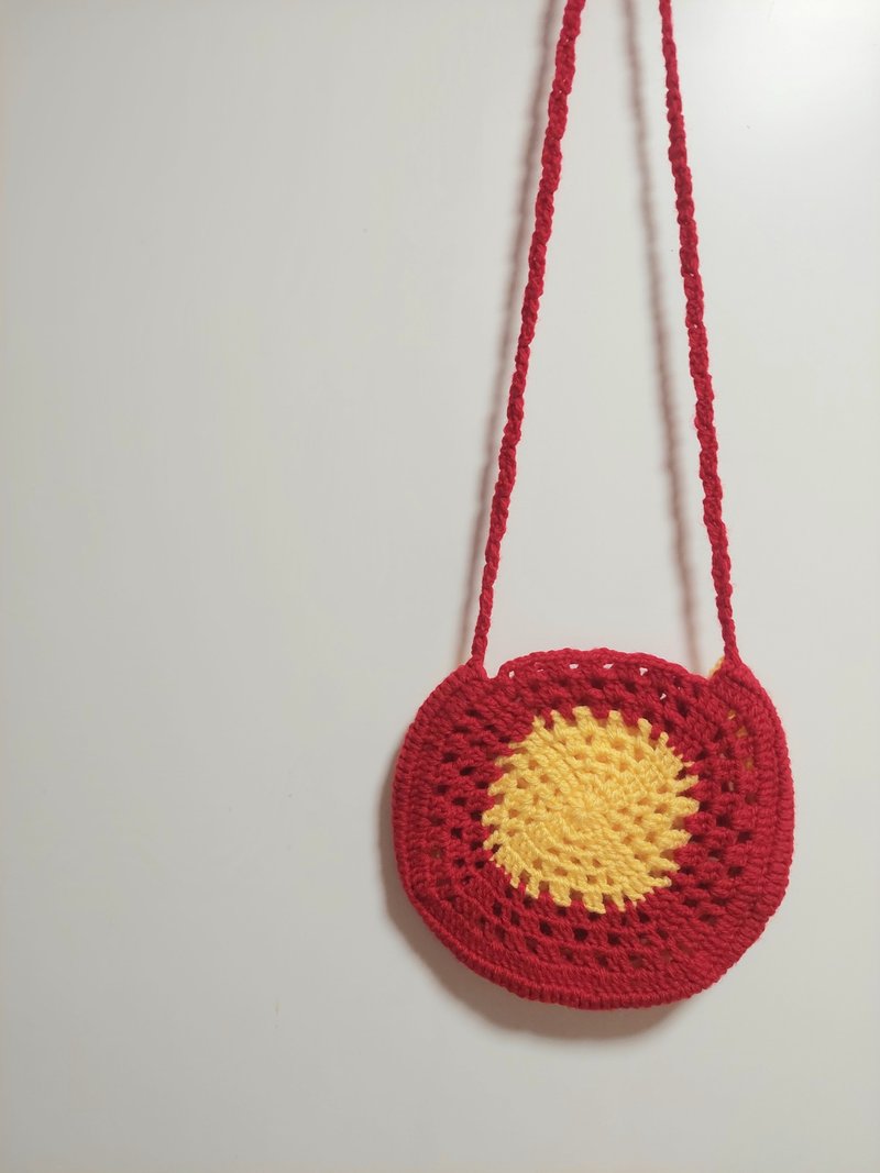 Handmade crochet bag - กระเป๋าแมสเซนเจอร์ - ผ้าฝ้าย/ผ้าลินิน สีแดง