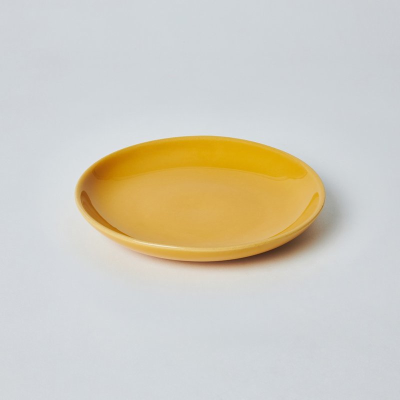 KOGA │ Ceramic Round Plate (Kiln Yellow) - จานและถาด - ดินเผา สีส้ม