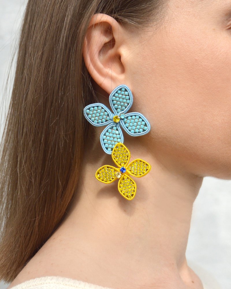 Long floral Earrings in blue and yellow colors, colors of Ukrainian flag - 耳環/耳夾/耳骨夾 - 其他材質 多色
