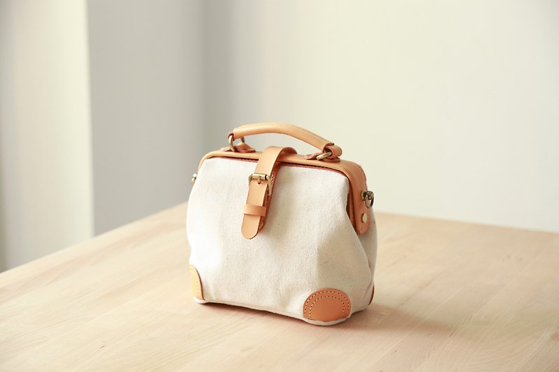 [Canvas meets leather] Doctor bag canvas bag retro classic messenger bag handbag female shoulder bag small - Messenger Bags & Sling Bags - Genuine Leather White