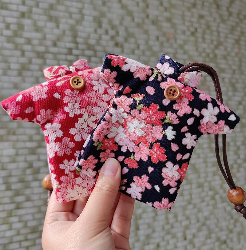 [Small items made of cloth] Jade patchwork handmade-cotton key bag/Hanami Sakura - Keychains - Cotton & Hemp Pink