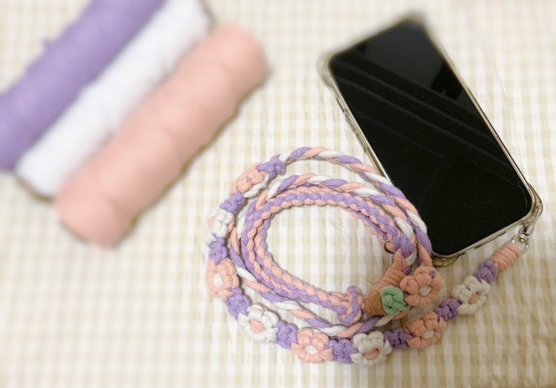 Hand-knitted adjustable small flower mobile phone long lanyard - อุปกรณ์เสริมอื่น ๆ - วัสดุอื่นๆ สึชมพู