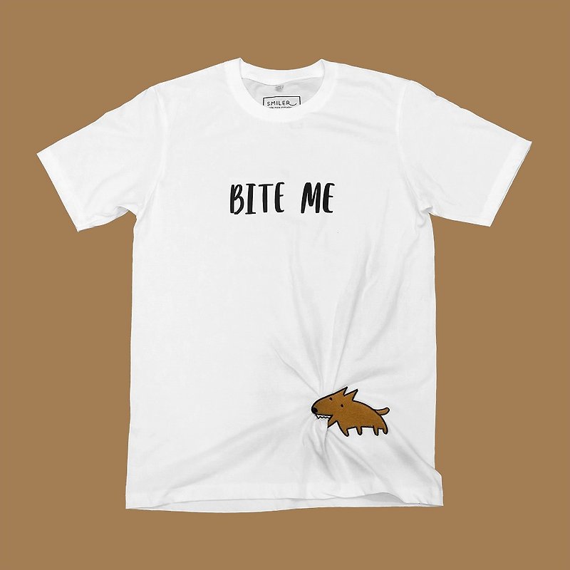 【Bite Me - DOG】しわくちゃTシャツ - 中性衛衣/T 恤 - 棉．麻 白色