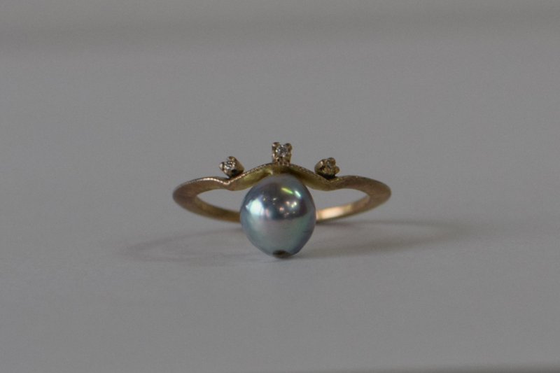 Tiara Pearl Ring 2 - 戒指 - 其他金屬 