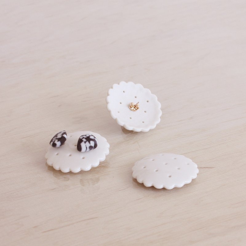 耳環展示架 陶瓷餅乾耳環架 純白瓷Pure White 一只餅乾 - 裝飾/擺設  - 瓷 白色