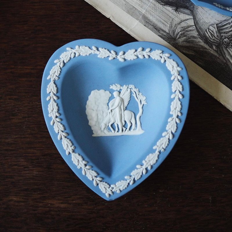 1970 Wedgwood Jasperware blue heart-shaped small plate/ornament plate - จานและถาด - ดินเผา สีน้ำเงิน