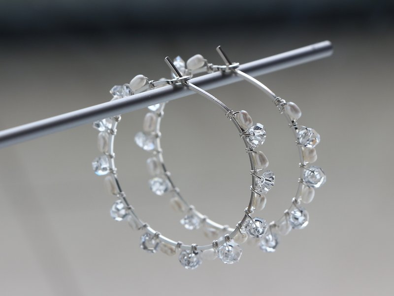 SV935(Argentium)-pure crystal pearl pierced earrings (medium size) 不能改耳夾 - 耳環/耳夾 - 寶石 銀色