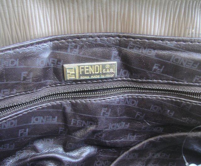 OLD-TIME] Early second-hand old bags Italian-made FENDI shoulder bag - Shop  OLD-TIME Vintage & Classic & Deco Messenger Bags & Sling Bags - Pinkoi