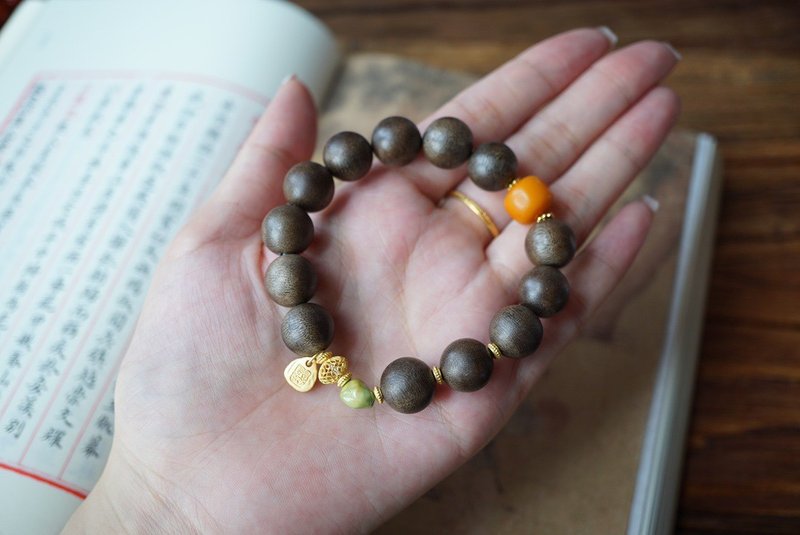 Natural Agarwood Beads / Sandalwood Beads, Aged Beeswax Nuggets, Freeform Turquoise Design, Single Strand Bracelet - สร้อยข้อมือ - ไม้ สีนำ้ตาล