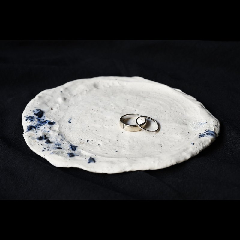 no25de_Beach rock wave crystal inlaid kaolin incense seat appreciation plate/snack plate - Plates & Trays - Pottery 