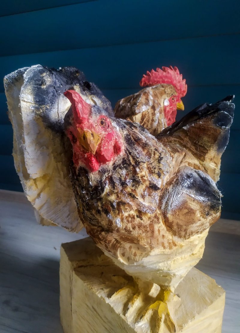 Rooster and chiken wood sculpture - ตุ๊กตา - ไม้ สีแดง