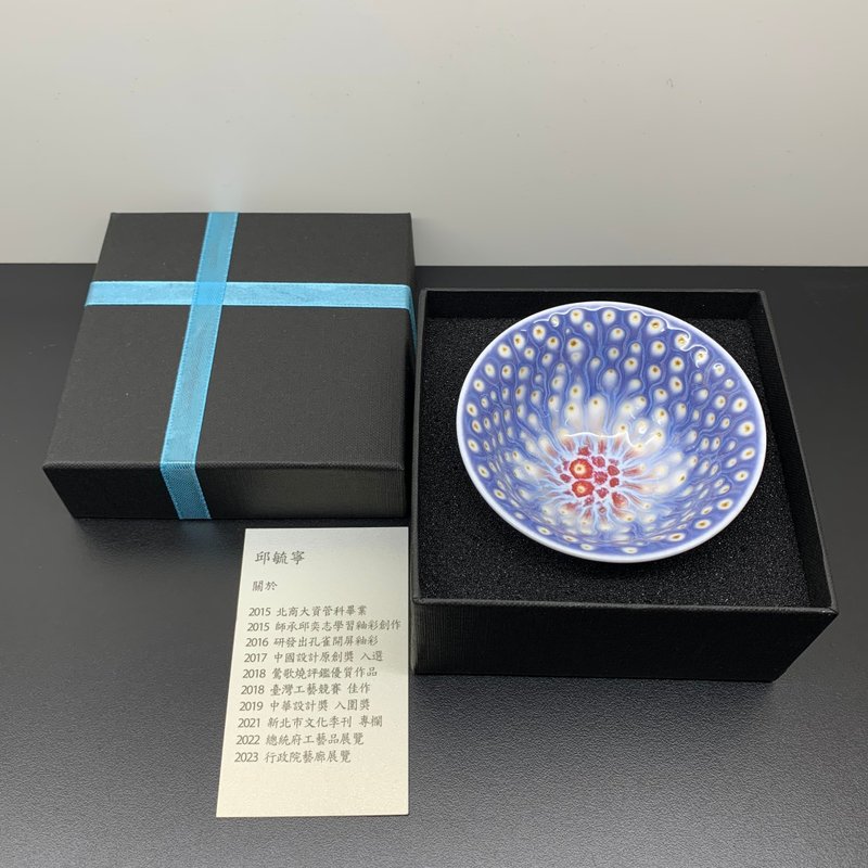孔雀開屏 飲杯 90ml 邱毓寧 鶯歌燒 A08 - 茶壺/茶杯/茶具 - 瓷 多色