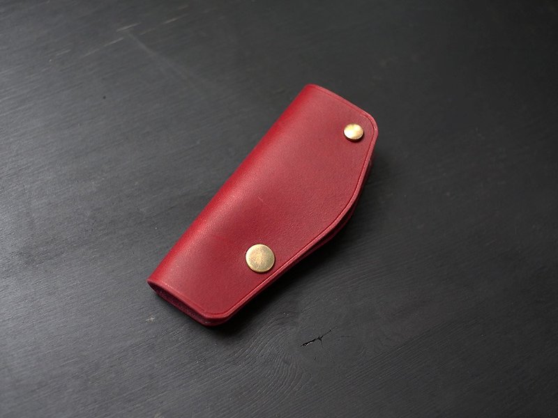 [Christmas offer is being extended] Single leather key case-wine red [Carved leather in Frederic area] - ที่ห้อยกุญแจ - หนังแท้ 