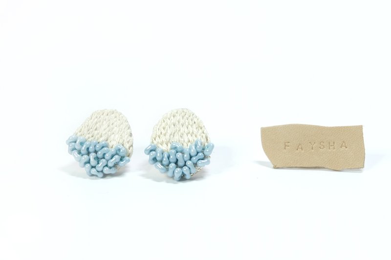午茶時光系列-藍莓慕斯栗子菓  刺繡耳環 手作 耳針/耳夾 - 耳環/耳夾/耳骨夾 - 繡線 白色
