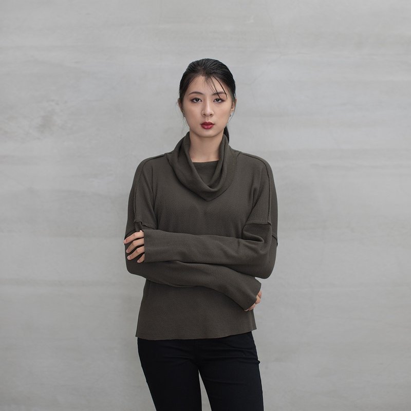 Indie Soul Loose Roll Neck Top - เสื้อผู้หญิง - ผ้าฝ้าย/ผ้าลินิน หลากหลายสี